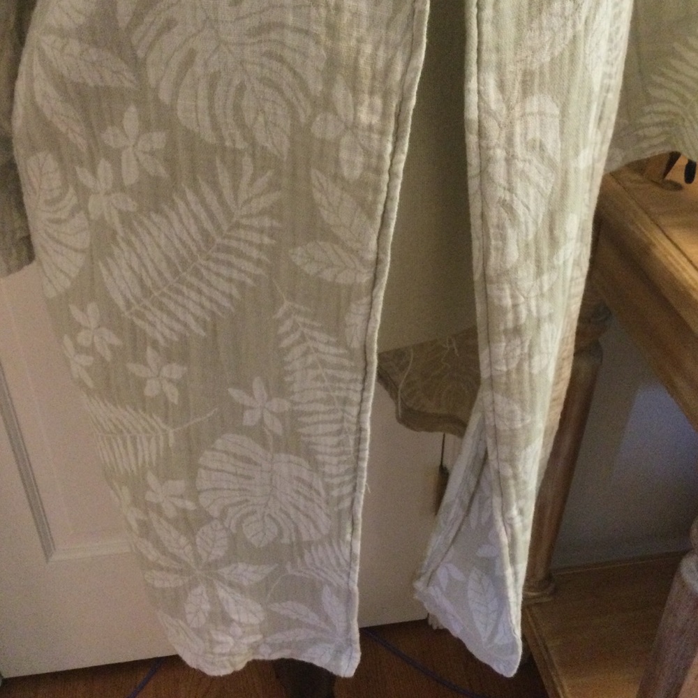 Tahari- Beautiful Long Linen Blazer with Open front. Size M - Picture 11 of 12